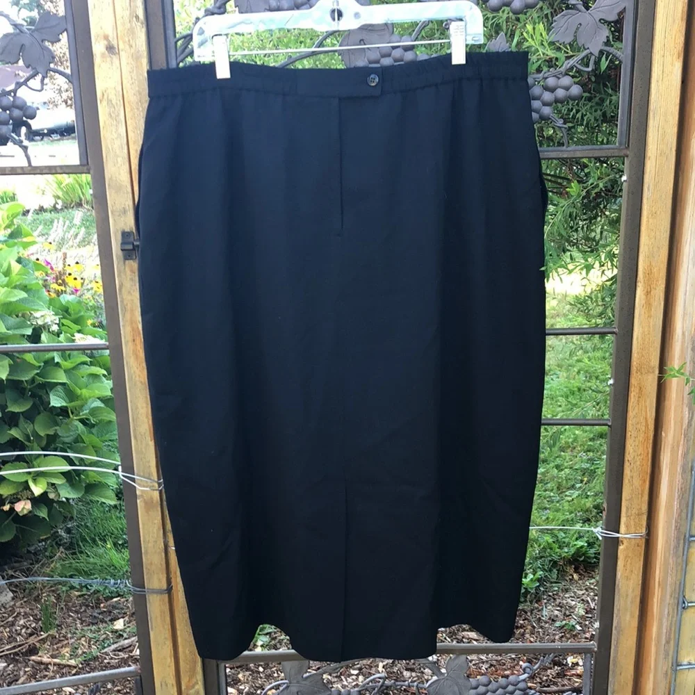 Ellen Kaye for Nordstrom black wool lined skirt with kick pleat size 18-…